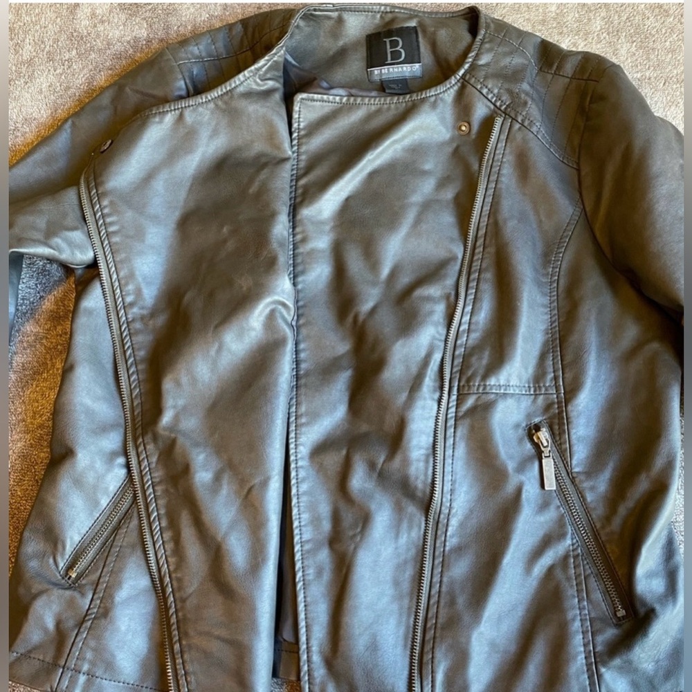 Bernardo Black Faux Leather Collarless Moto Jacket Size L